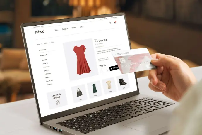 E-Commerce client making a purchase