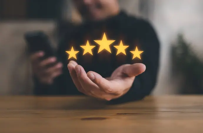 Hybrid AI and human call centre support for vacation rental guest emergencies